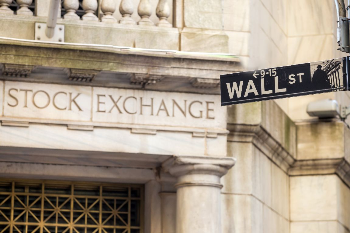 Wall Street: Empresas de tecnología cierran al alza y acciones cortan caída de dos días consecutivos