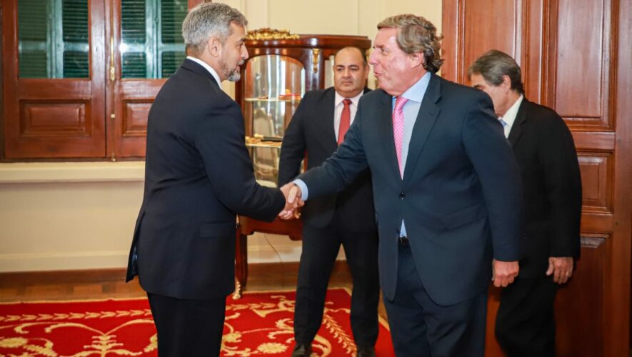 El jefe de misión electoral de la UE fue recibido por el mandatario. Foto Presidencia.