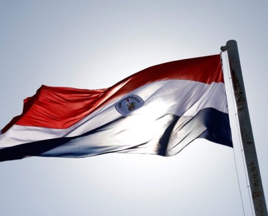 Bandera de Paraguay, hace un año, el país alcanzó el grado de inversión