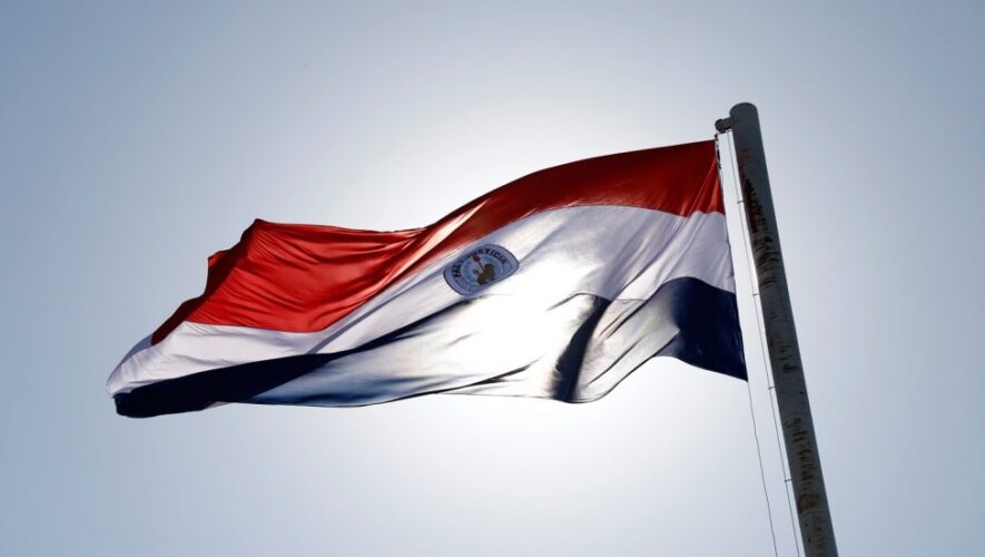 Bandera de Paraguay, hace un año, el país alcanzó el grado de inversión