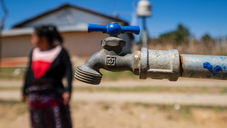 La falta de acceso a agua potable es una de las dimensiones medidas en el índice de pobreza multidimensional