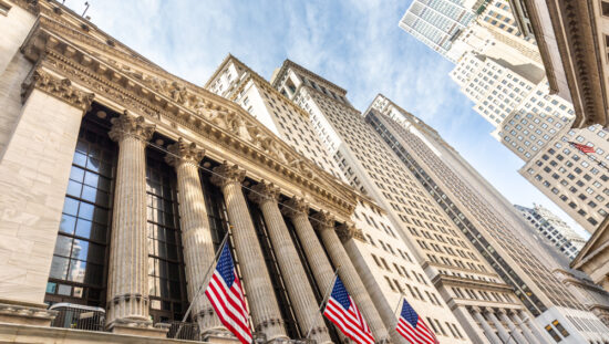 Mercados globales: Aranceles de Trump, datos de inflación y tensiones en la Fed marcaron la semana