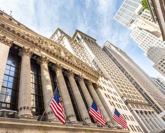 Mercados globales: Aranceles de Trump, datos de inflación y tensiones en la Fed marcaron la semana